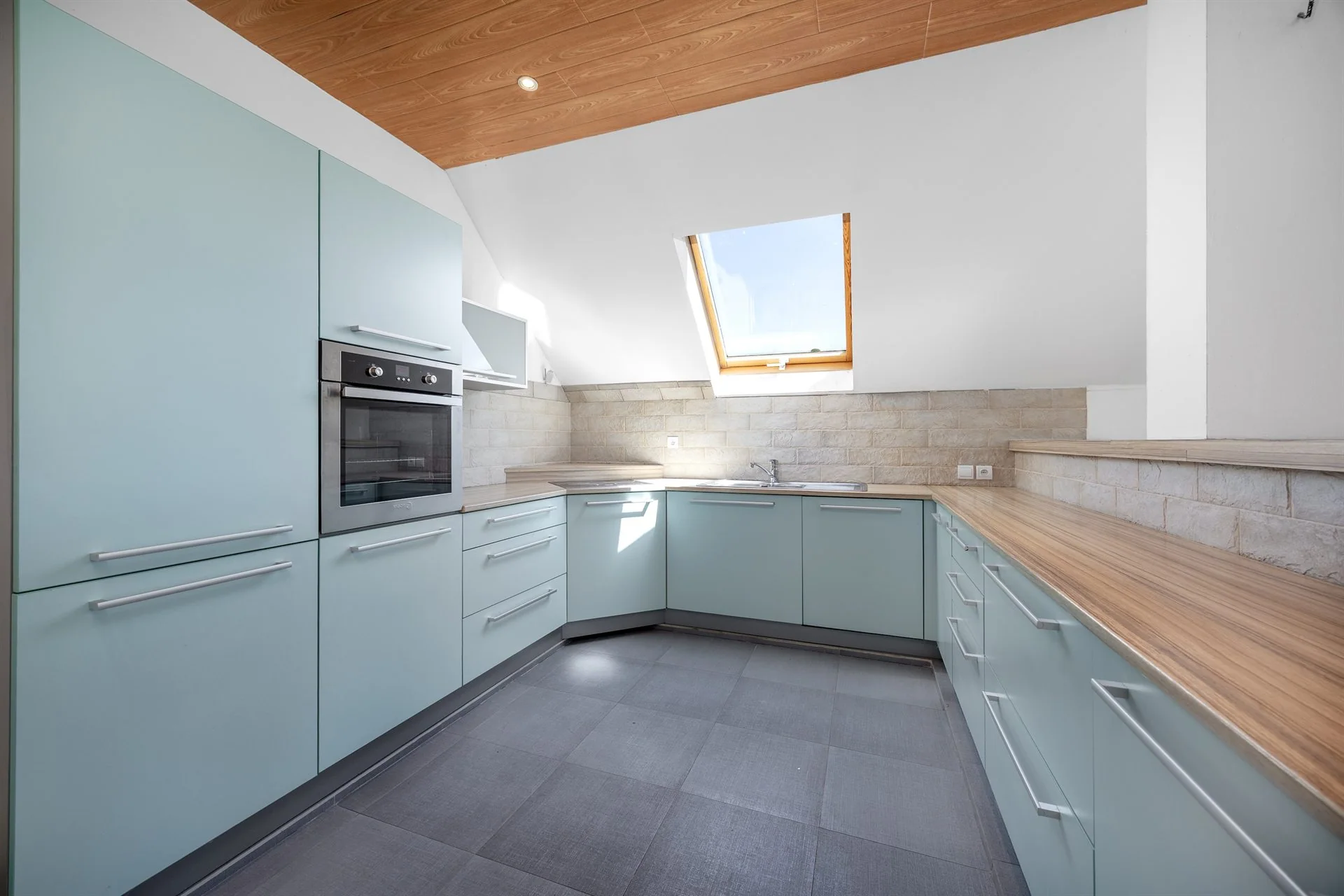 Prodej vily 245 m², pozemek 878 m², Praha-Radotín, Na Viničkách - fotografie 3